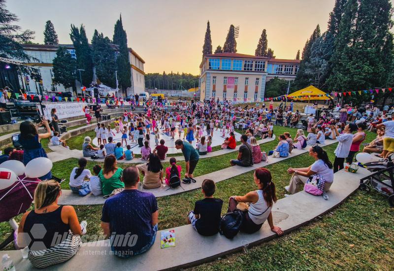 Festival Gledaj srcem u Mostaru - Vrhunska zabava na drugoj večeri festivala 